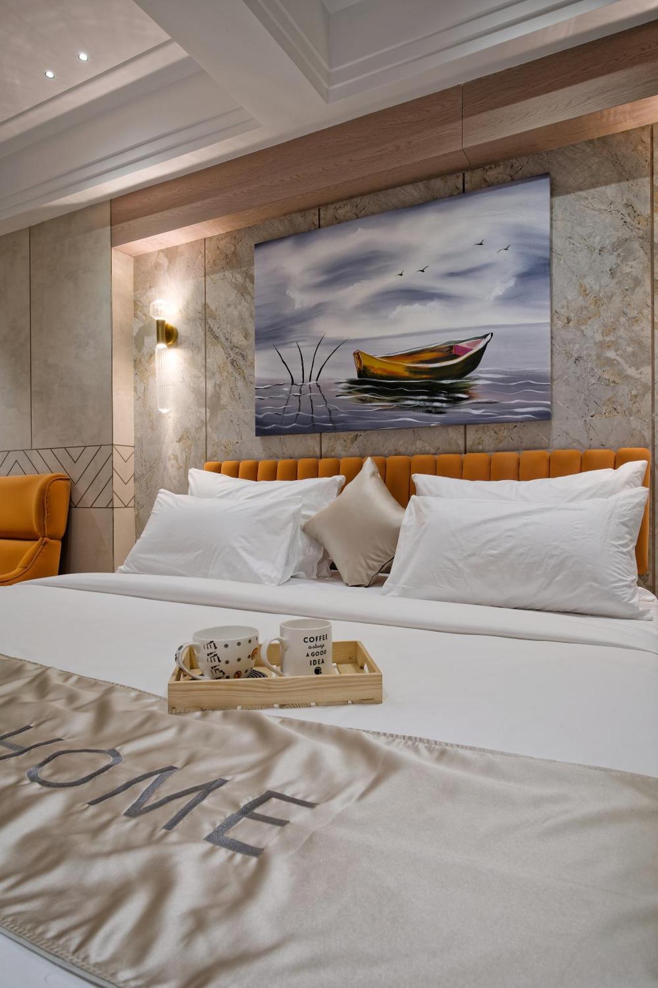 Golden Plaza Hotel Ахмедабад Екстериор снимка