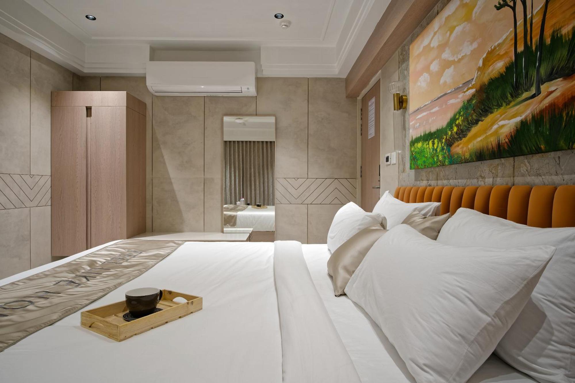 Golden Plaza Hotel Ахмедабад Екстериор снимка