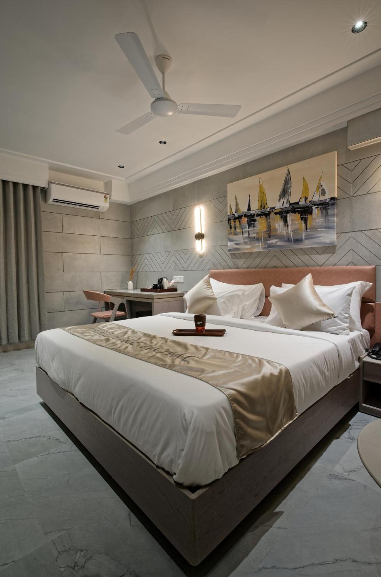Golden Plaza Hotel Ахмедабад Екстериор снимка