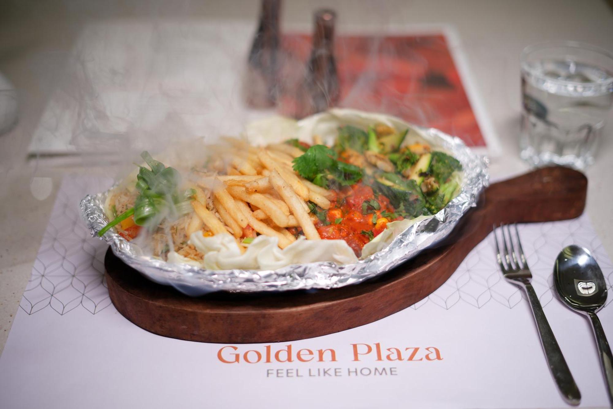 Golden Plaza Hotel Ахмедабад Екстериор снимка