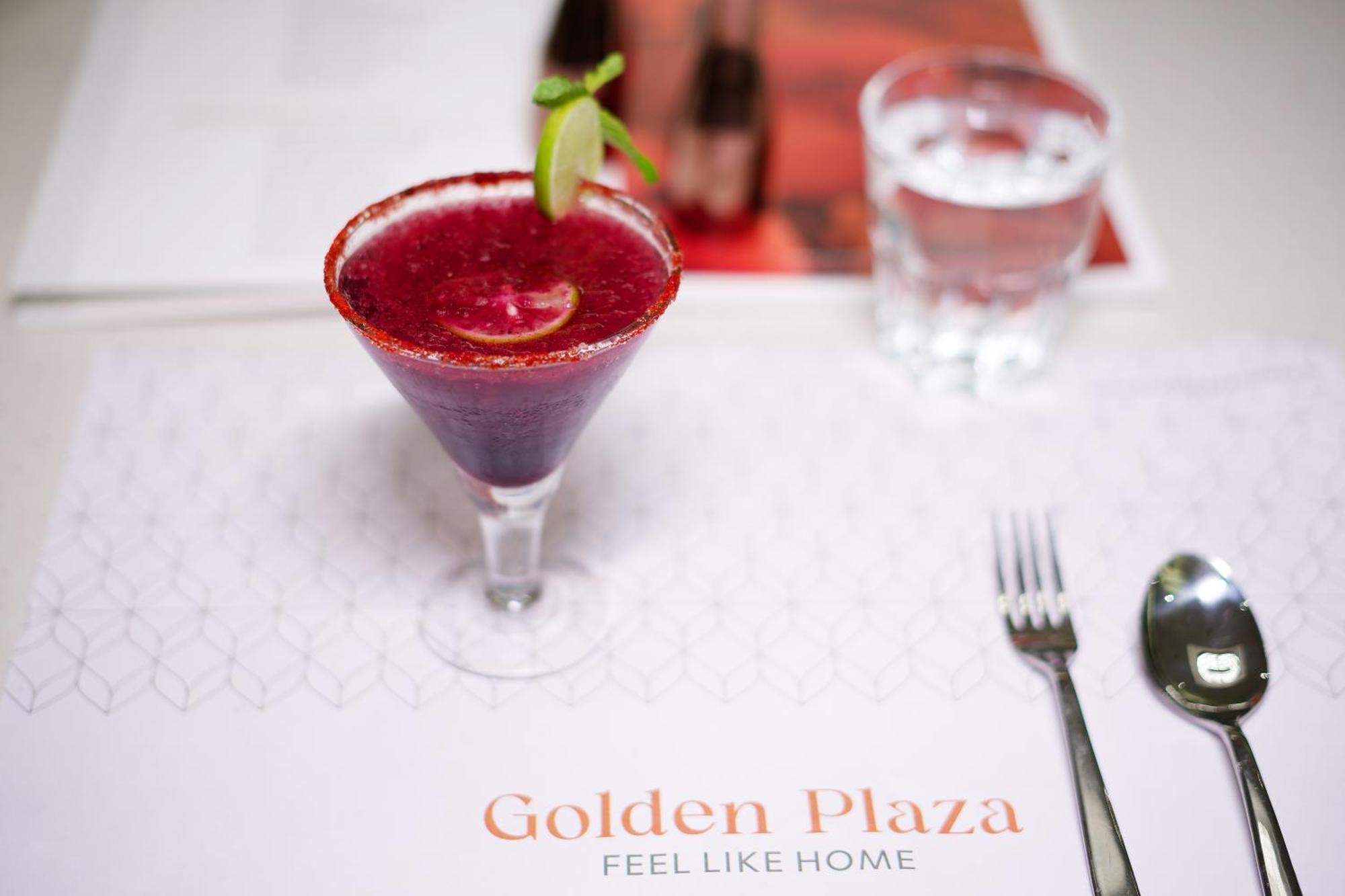 Golden Plaza Hotel Ахмедабад Екстериор снимка