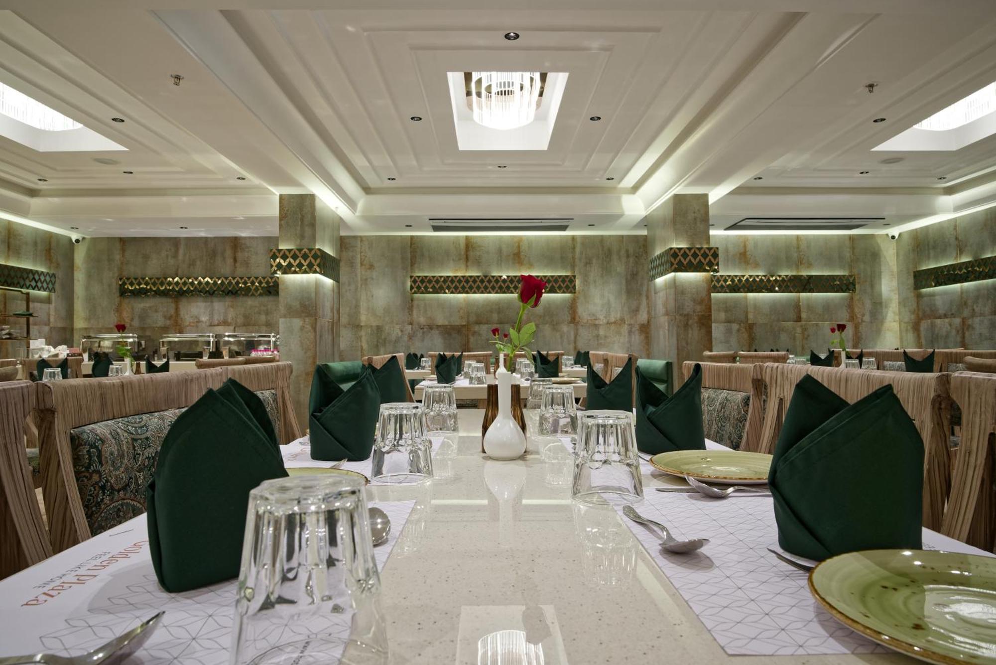 Golden Plaza Hotel Ахмедабад Екстериор снимка