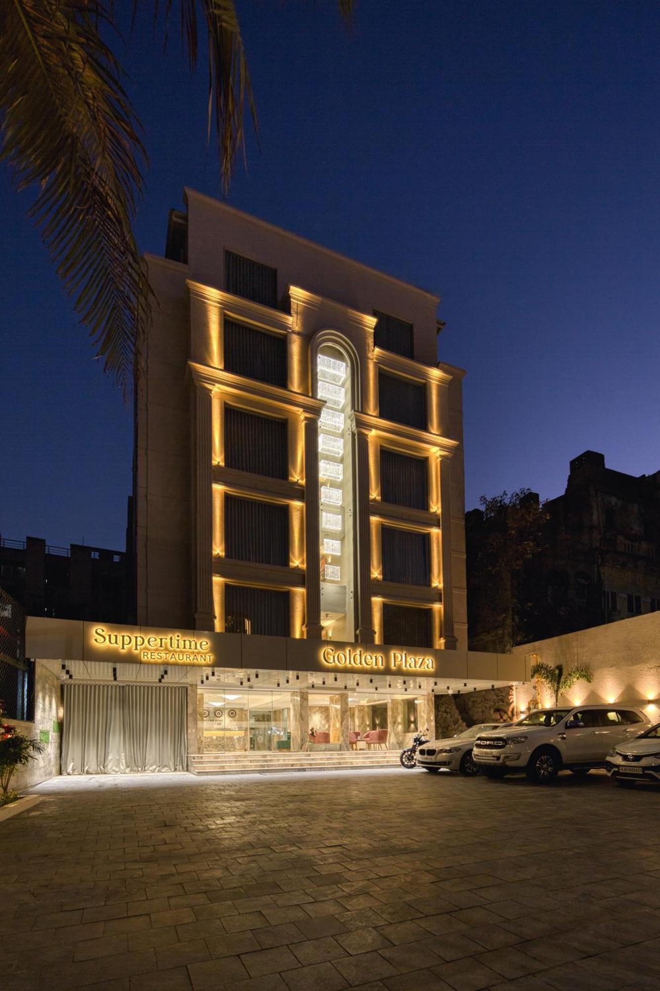 Golden Plaza Hotel Ахмедабад Екстериор снимка