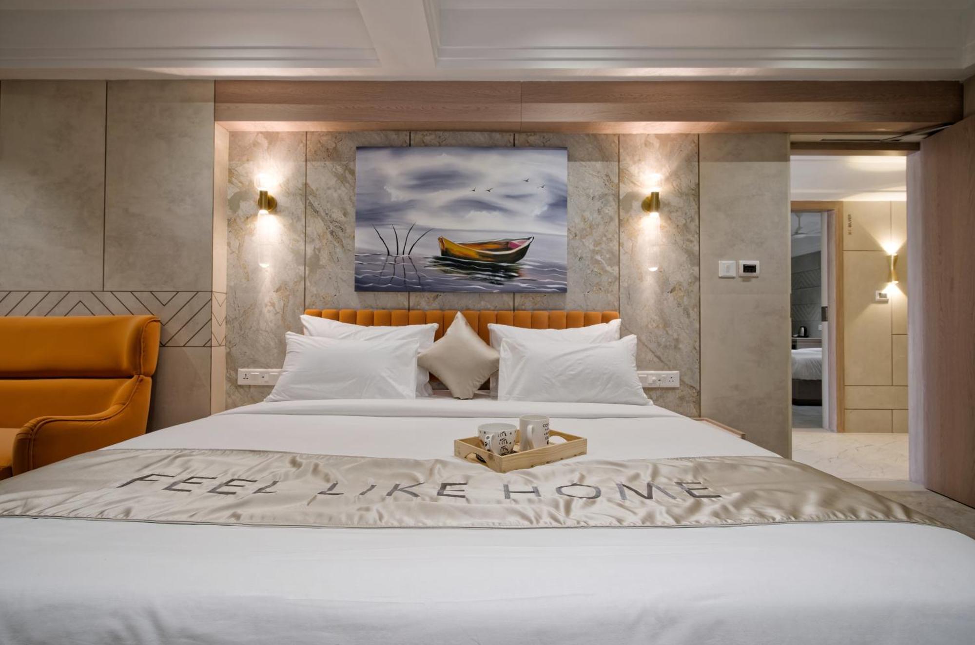Golden Plaza Hotel Ахмедабад Екстериор снимка