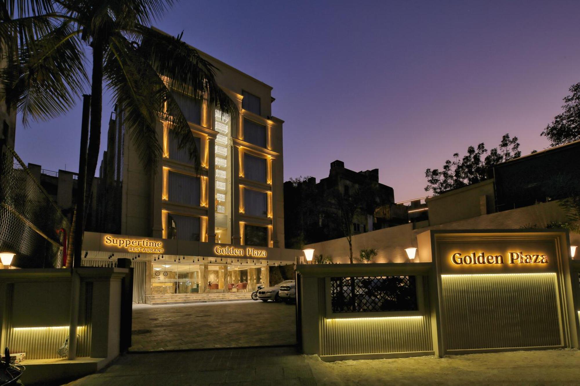 Golden Plaza Hotel Ахмедабад Екстериор снимка